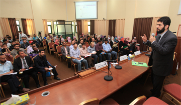 أكد خبراء ومختصون بضرورة الاهتمام بوسائل الاتصال الحديثة واستخدامها في مجال العلاقات العامة، وأوصوا بضرورة استخدام التكنولوجيا الحديثة بكافة أشكالها في اختصاص العلاقات العامة والإعلان وتطويره كعلم وفن واستخدامه في الدعاية والإعلان والتواصل مع الجماهير لتحقيق فائدة أكبر على العلاقات العامة.